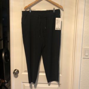 NWT lululemon on the fly cropped pants
